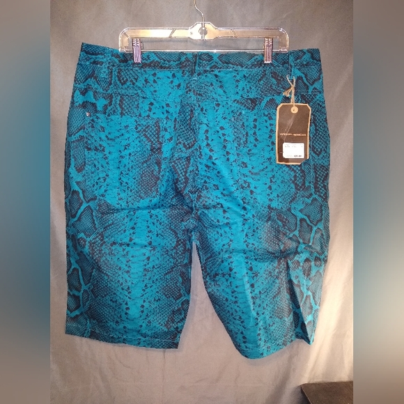 Men's "snakeskin" athletic Access golf shorts - Picture 3 of 4